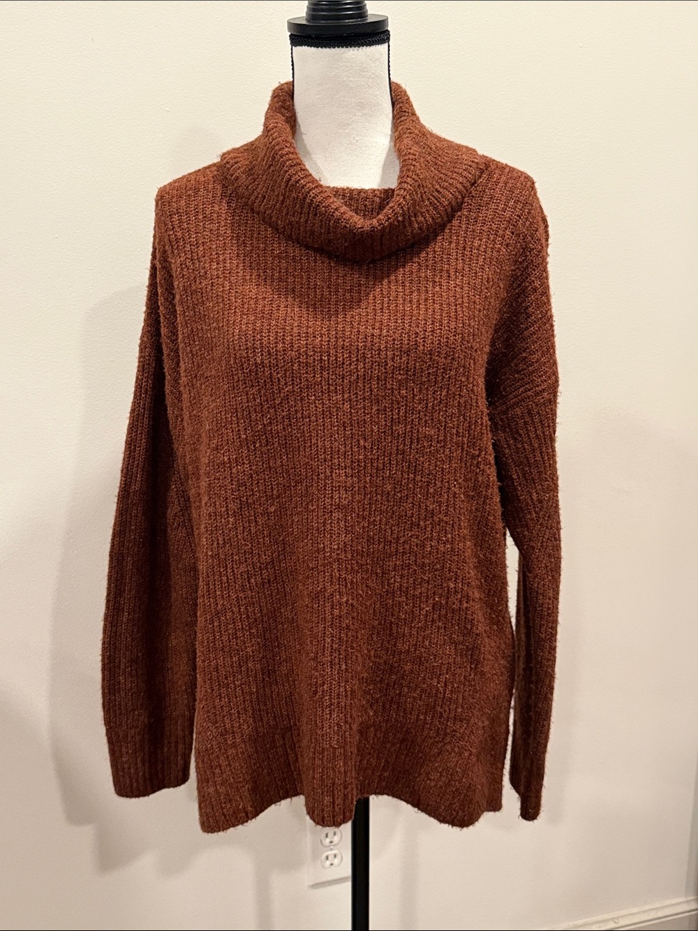 Old Navy Slouchy Turtleneck / Cozy Tunic Pullover Sweater in Rusty Size Medium